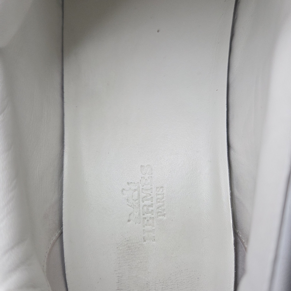 Hermes Elegant White Leather Interior - Picture 8 of 11
